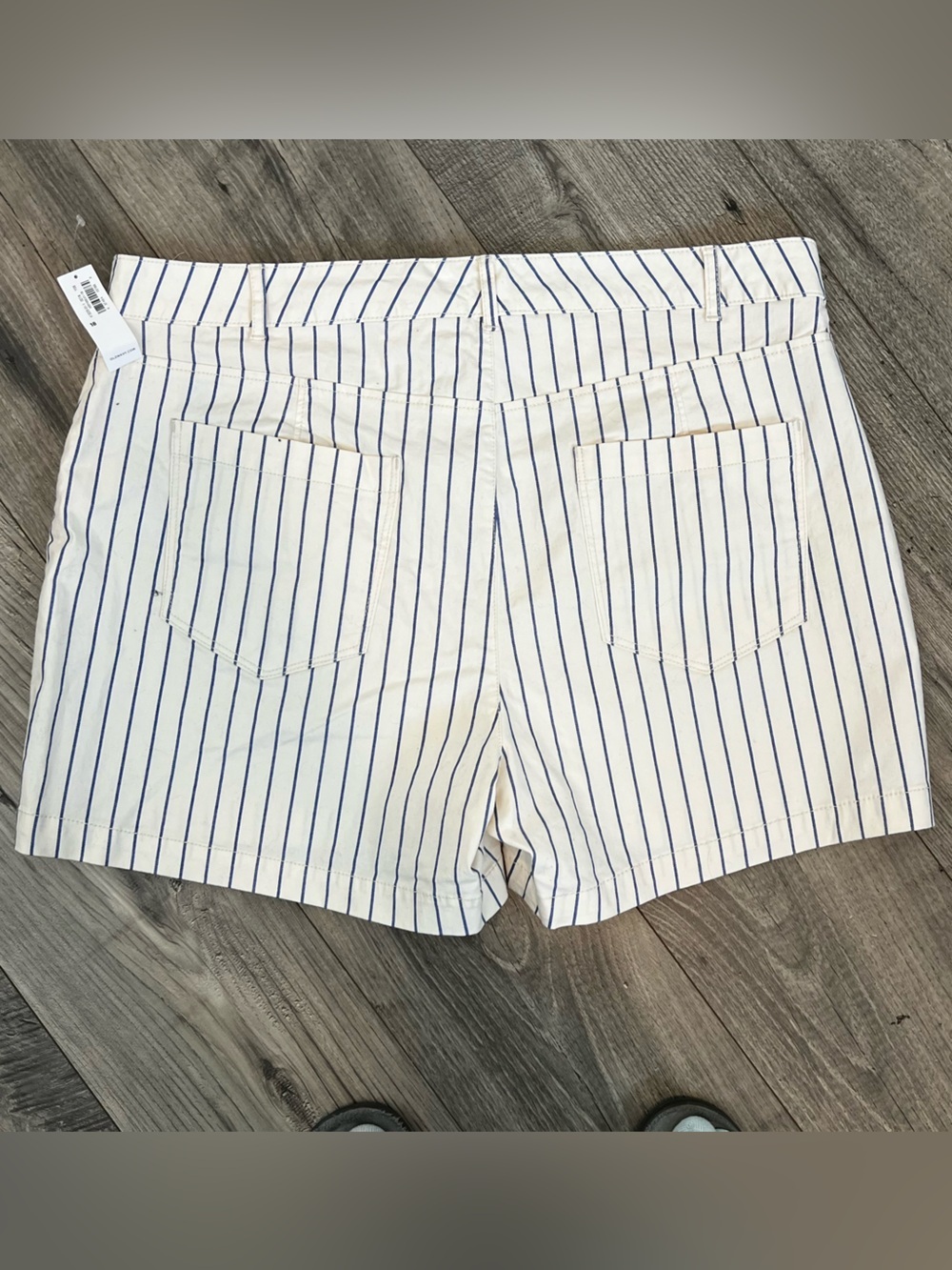 NWT Old Navy High Rise Railroad Stripe Twill Exposed Button Fly Shorts- 18 - Picture 5 of 7